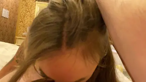 Sie schluckt nach dem Blowjob alles — 3