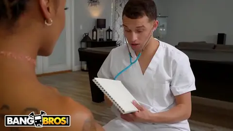 Johnny Love, Sarai Minx: krásné, doktor, záběr 2 z 8