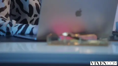 Jade Kush, Maximo Garcia: prádlo, masturbace, záběr 1 z 8