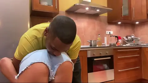 Darrell Deeps, Sara Diamante, ภาพที่ 1 จาก 8