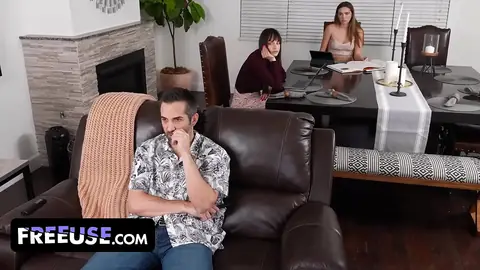 زميلات السكن لا يرفضن Donnie أبداً — 1