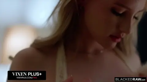 Blonde Melody Marks, face close-up