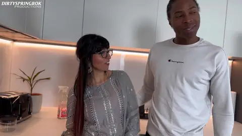 Aaliyah Yasin, Goro Kush: krásné, prsaté, záběr 2 z 8