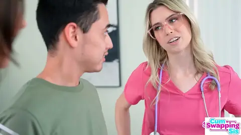 Rissa May, Juan El Caballo Loco: медсестра, миниатюрные, кадр 3 из 8