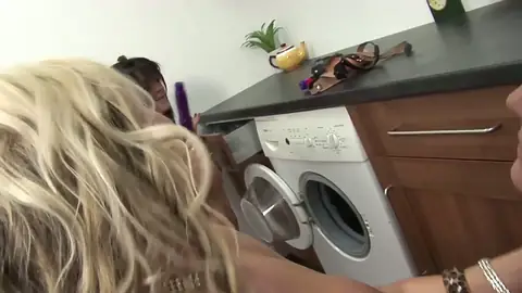 Cindy Behr, Kat Lee: жёсткое, оргазм, кадр 2 из 8